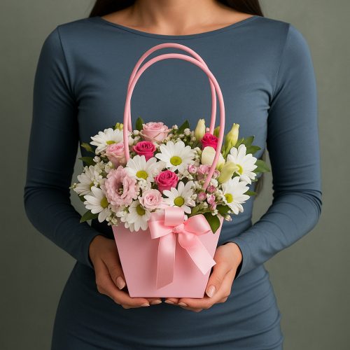 Композиция в коробке «Корзинка нежности»